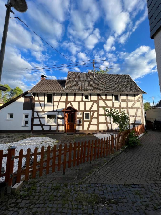 300 Jahre Altes Renoviertes Fachwerkhaus Villa Peterslahr Eksteriør billede